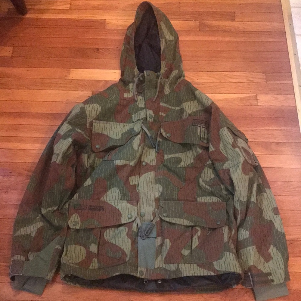 Like New Mens Medium Sized Grenade Jacket.